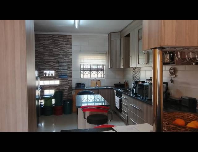 2 BEDROOM TOWNHOUSE FOR SALE IN ROBIN PARK